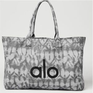 ALO Yoga Gray Patterned Tote Bag